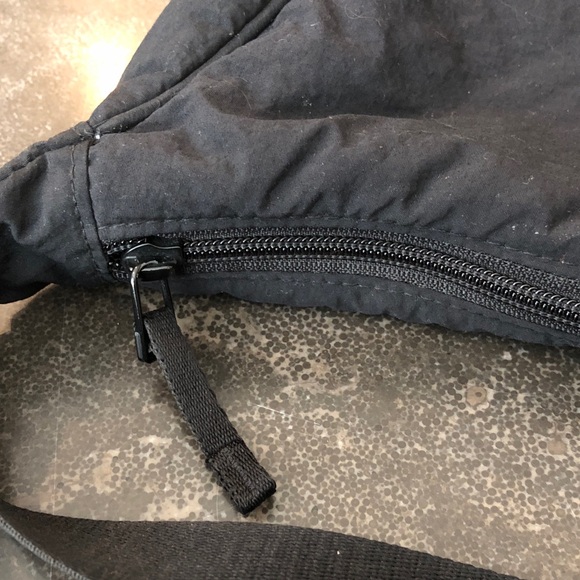 Uniqlo Black Crossbody Bag - Picture 5 of 11